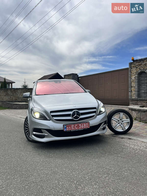 Хэтчбек Mercedes-Benz B-Class 2015 в 