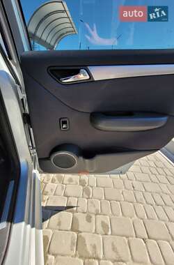 Хетчбек Mercedes-Benz B-Class 2010 в 
