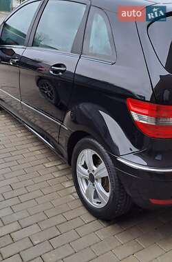 Хетчбек Mercedes-Benz B-Class 2010 в 