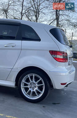Хетчбек Mercedes-Benz B-Class 2010 в 