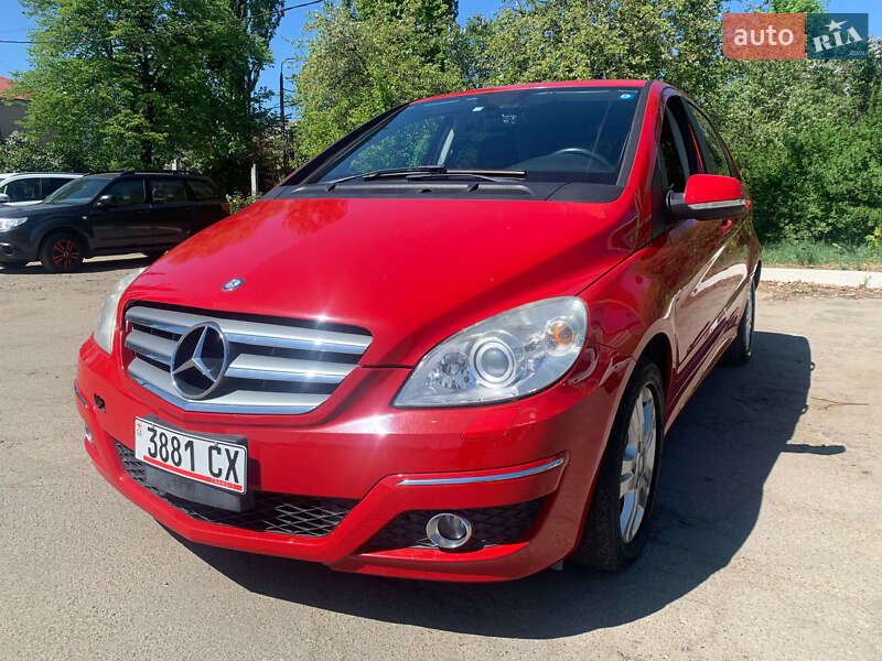 Хетчбек Mercedes-Benz B-Class 2011 в 