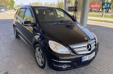 Хэтчбек Mercedes-Benz B-Class 2010 в 
