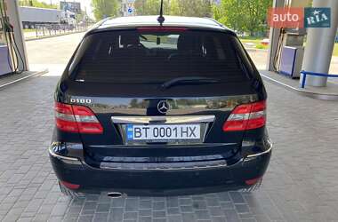 Хэтчбек Mercedes-Benz B-Class 2010 в 