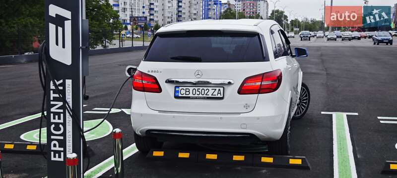 Хэтчбек Mercedes-Benz B-Class 2015 в Чернигове
