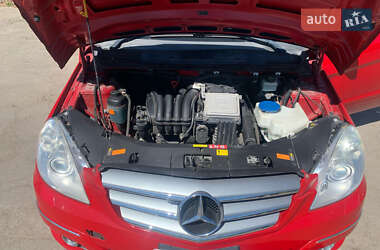 Хэтчбек Mercedes-Benz B-Class 2011 в 