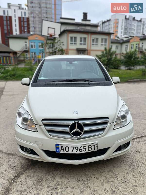 Хетчбек Mercedes-Benz B-Class 2011 в Івано-Франківську