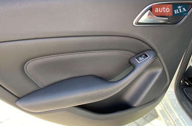 Хэтчбек Mercedes-Benz B-Class 2015 в 