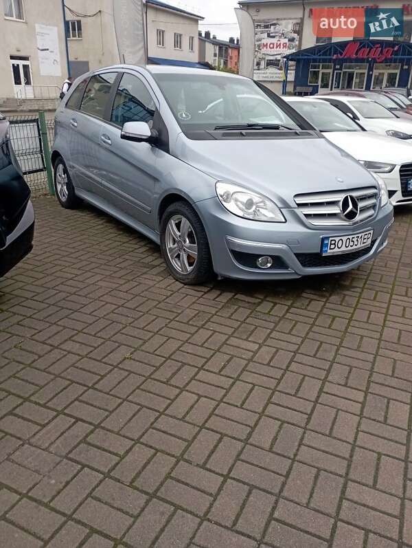 Хэтчбек Mercedes-Benz B-Class 2010 в 