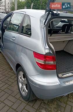 Хэтчбек Mercedes-Benz B-Class 2010 в 