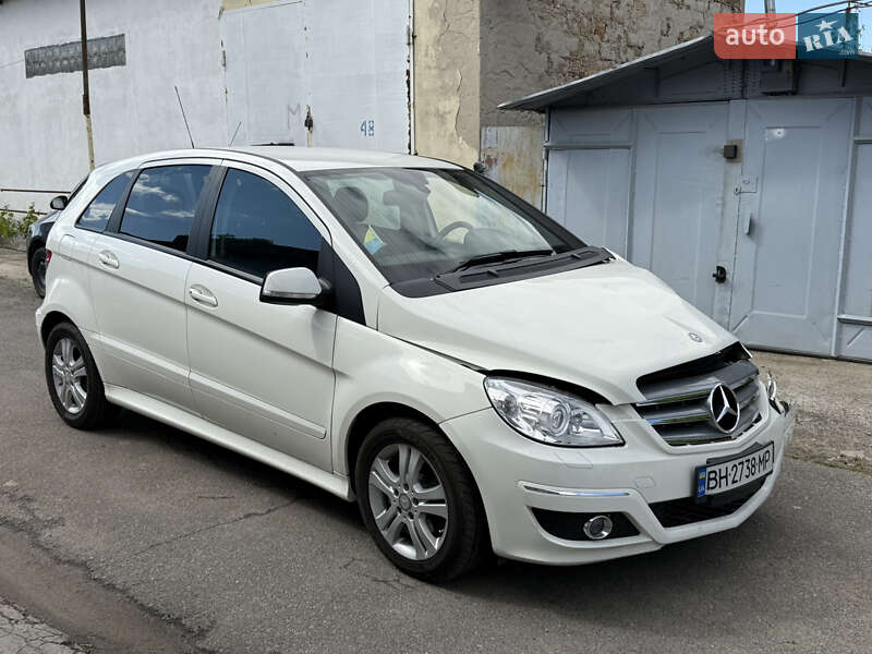 Хетчбек Mercedes-Benz B-Class 2011 в 