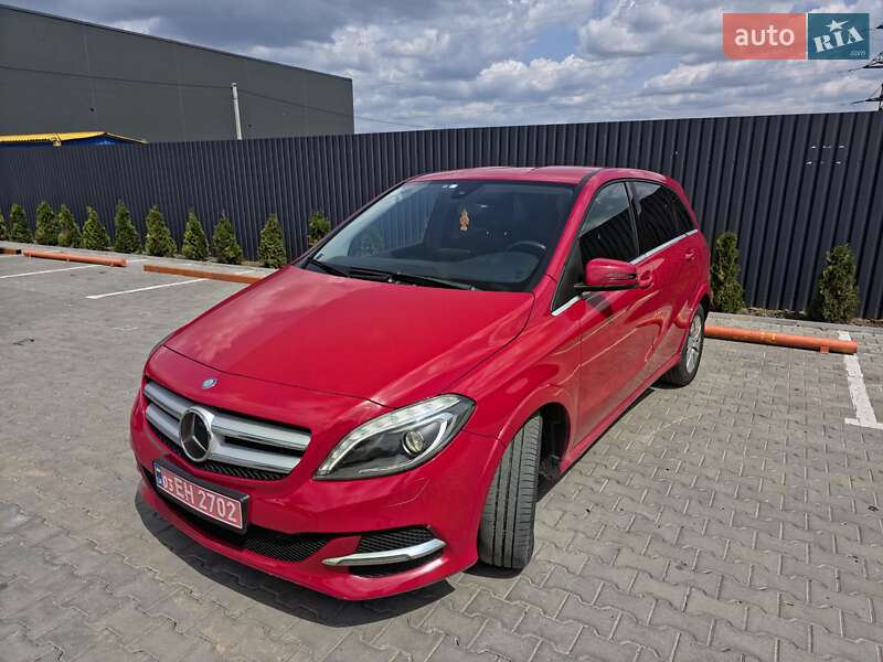 Хэтчбек Mercedes-Benz B-Class 2016 в 