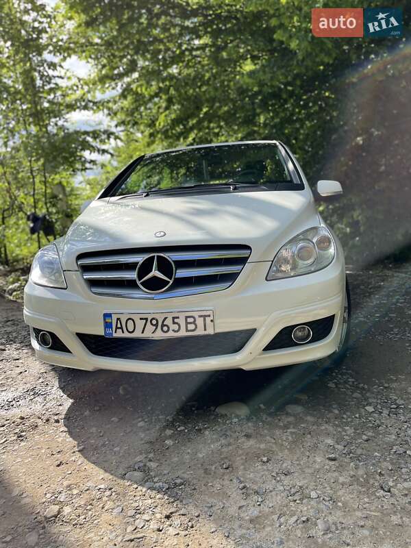 Хетчбек Mercedes-Benz B-Class 2011 в Івано-Франківську
