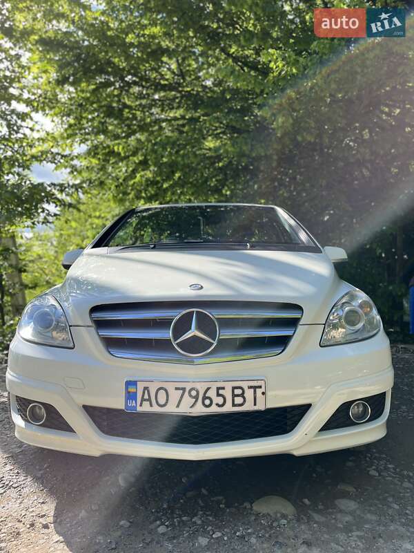 Хетчбек Mercedes-Benz B-Class 2011 в Івано-Франківську