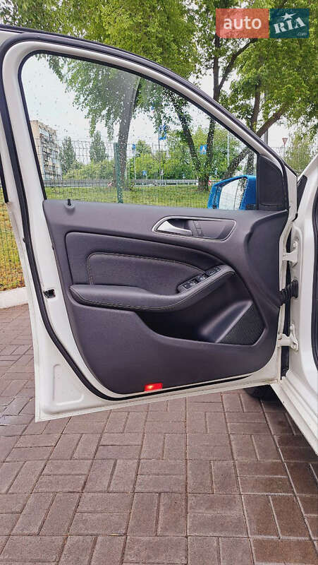 Хэтчбек Mercedes-Benz B-Class 2015 в Киеве