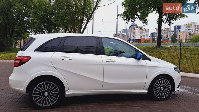 Хэтчбек Mercedes-Benz B-Class 2015 в Киеве