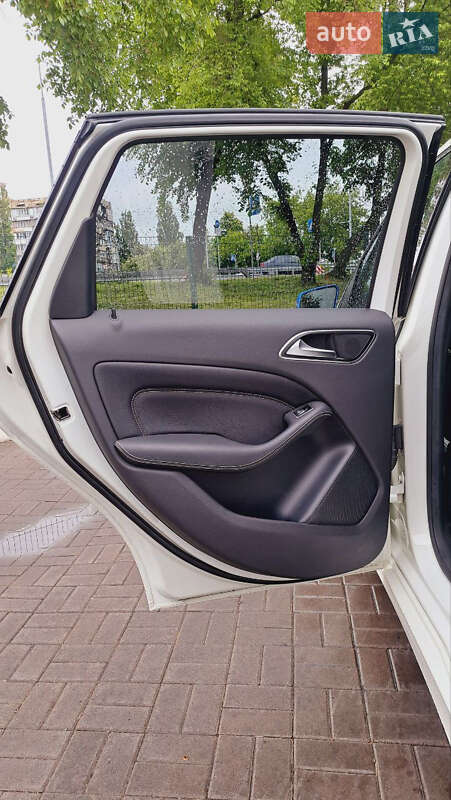 Хэтчбек Mercedes-Benz B-Class 2015 в Киеве