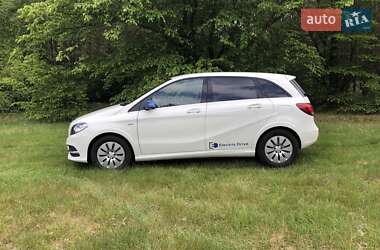 Хэтчбек Mercedes-Benz B-Class 2017 в 