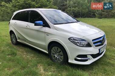 Хэтчбек Mercedes-Benz B-Class 2017 в 