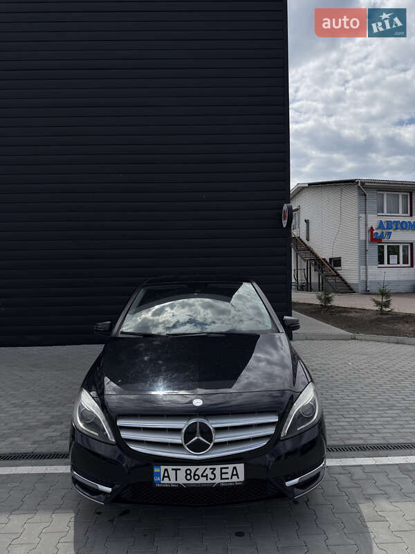 Хетчбек Mercedes-Benz B-Class 2013 в 