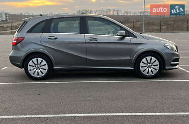 Хетчбек Mercedes-Benz B-Class 2017 в 