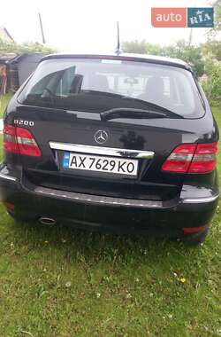 Хэтчбек Mercedes-Benz B-Class 2010 в 