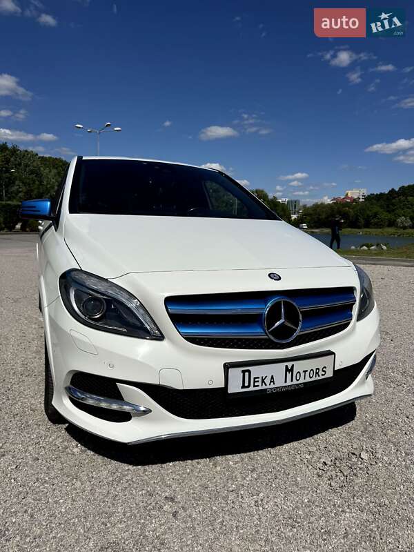 Хэтчбек Mercedes-Benz B-Class 2015 в 