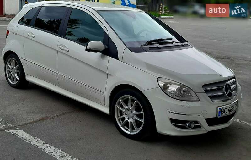 Хэтчбек Mercedes-Benz B-Class 2009 в 