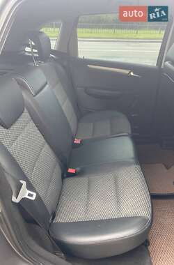 Хэтчбек Mercedes-Benz B-Class 2009 в 
