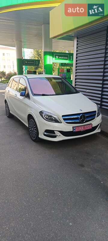 Хэтчбек Mercedes-Benz B-Class 2015 в 