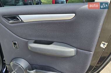 Хетчбек Mercedes-Benz B-Class 2011 в 