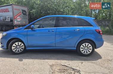 Хэтчбек Mercedes-Benz B-Class 2015 в 