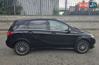Хэтчбек Mercedes-Benz B-Class 2016 в 