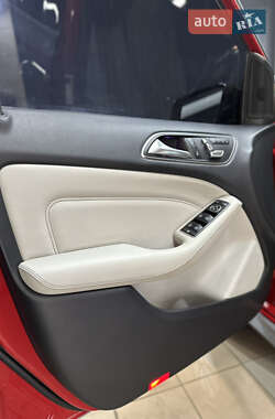 Хэтчбек Mercedes-Benz B-Class 2015 в 