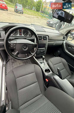 Хэтчбек Mercedes-Benz B-Class 2009 в 