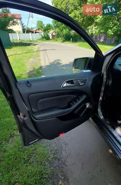 Хэтчбек Mercedes-Benz B-Class 2015 в 