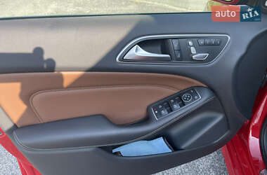 Хэтчбек Mercedes-Benz B-Class 2016 в 