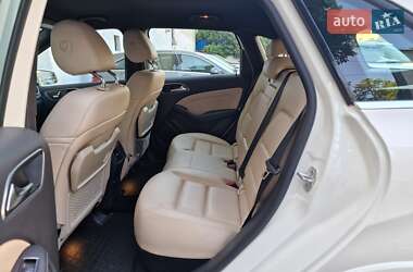 Хэтчбек Mercedes-Benz B-Class 2015 в 