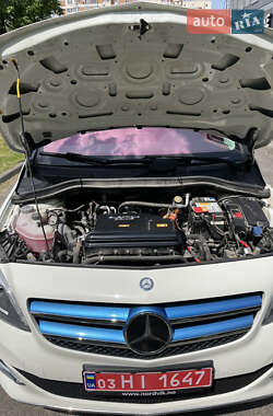 Хэтчбек Mercedes-Benz B-Class 2015 в 