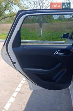 Хэтчбек Mercedes-Benz B-Class 2015 в 