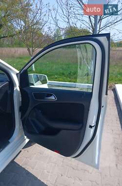 Хэтчбек Mercedes-Benz B-Class 2015 в 