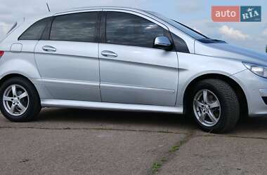 Хэтчбек Mercedes-Benz B-Class 2009 в 
