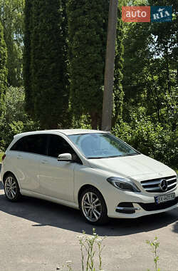 Хэтчбек Mercedes-Benz B-Class 2016 в 
