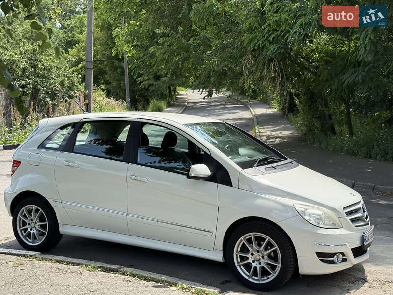 Mercedes-Benz B-Class 2011