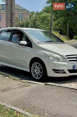 Хетчбек Mercedes-Benz B-Class 2011 в 