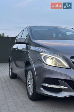 Хэтчбек Mercedes-Benz B-Class 2017 в 