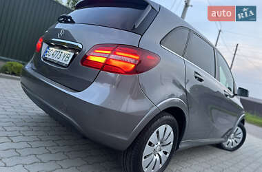 Хэтчбек Mercedes-Benz B-Class 2017 в 