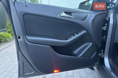 Хэтчбек Mercedes-Benz B-Class 2017 в 