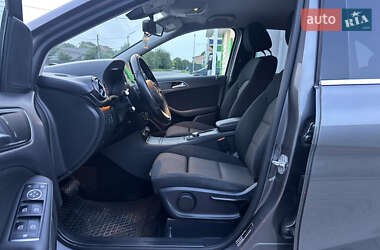 Хэтчбек Mercedes-Benz B-Class 2017 в 