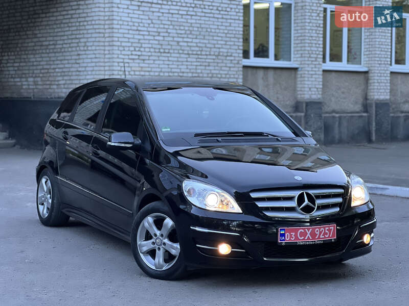 Хэтчбек Mercedes-Benz B-Class 2010 в 