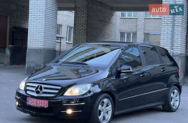 Хэтчбек Mercedes-Benz B-Class 2010 в 
